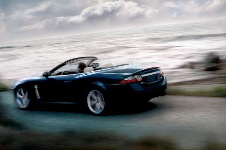  Jaguar XKR Portfolio Convertible 2007 года  (фото 17 из 26)